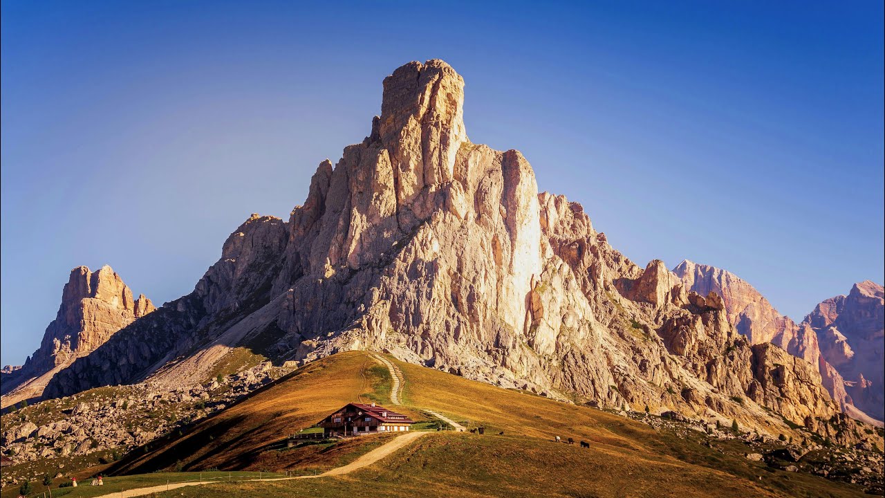 Autumn Stillness – Relaxing Nature & Soft Jazz Ambience 4K