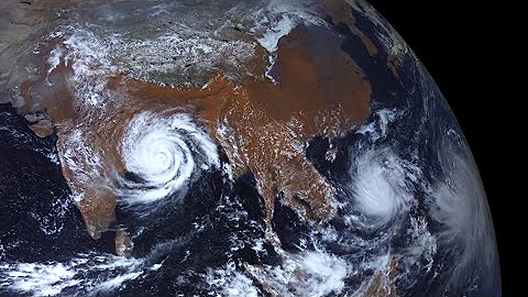 Three Cyclones As Seen From Space At The Same Time | 4K - DayDayNews