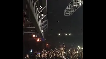 XXXTENTACION JUMPS OFF SECOND STORY PLATFORM AT BROWARD CONCERT!