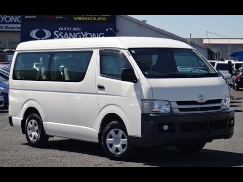 toyota hiace minibus