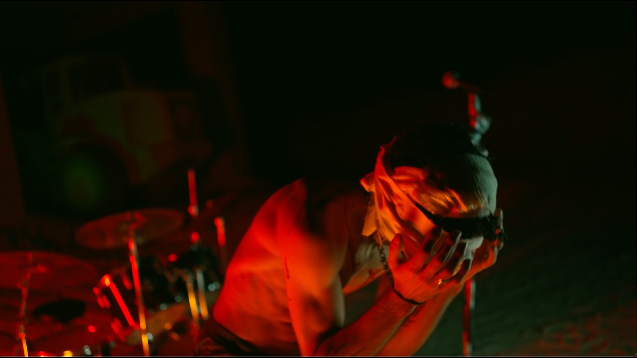 Guarda PUNKFICTION - disintegrate (Official Music Video) su YouTube Guarda PUNKFICTION - disintegrate (Official Music Video) su YouTube