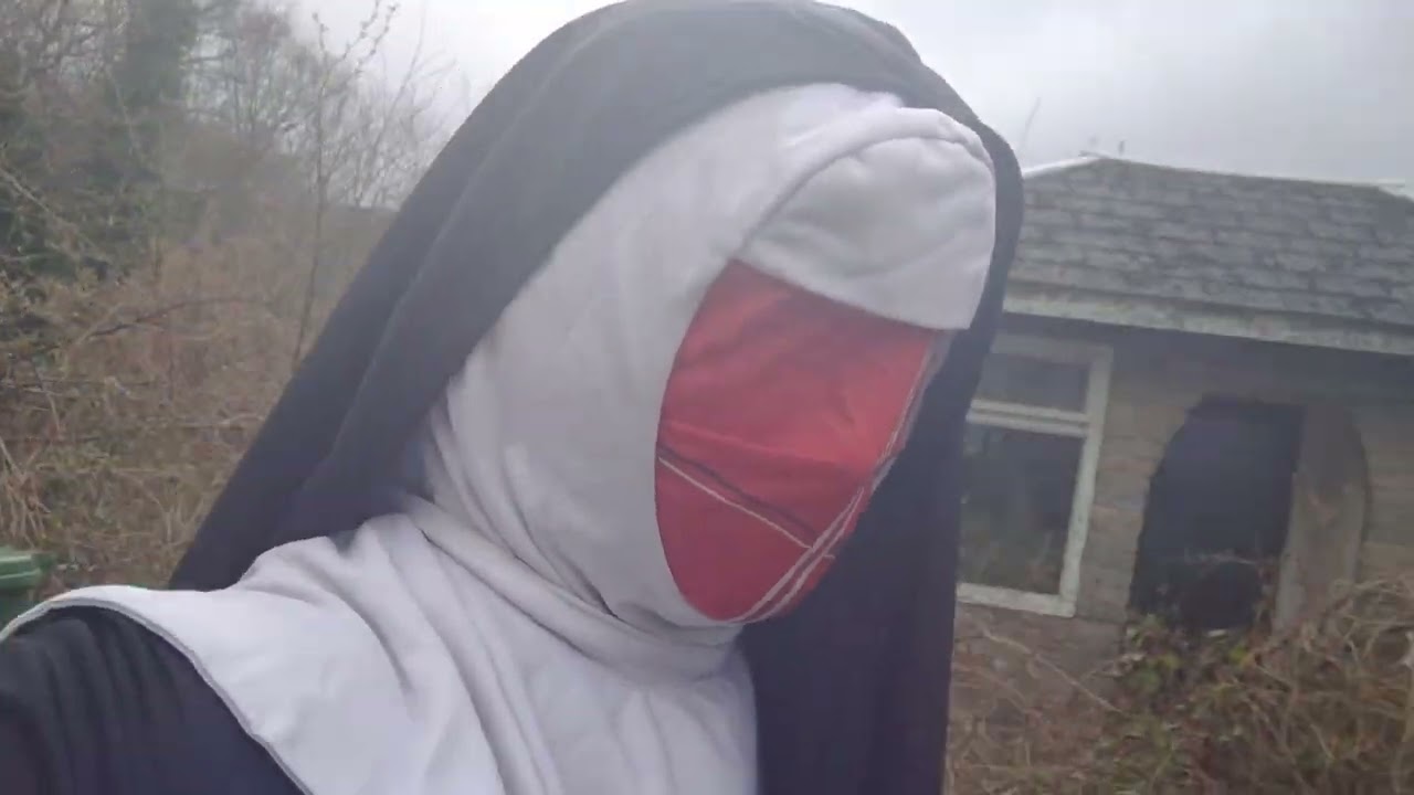 Scarf Face Nun Garden