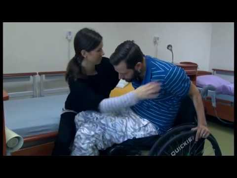 Video: Ako posadíte invalidný vozík do dodávky?