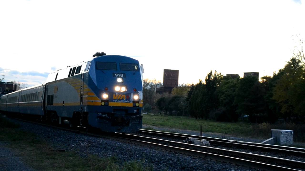 VIA 916 pushed by an F40