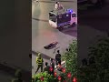 HAI BOY PHỐ LAO THẲNG VÀO CHỐT, MỘT CHIẾN SĨ CSCĐ BỊ THƯƠNG NẶNG