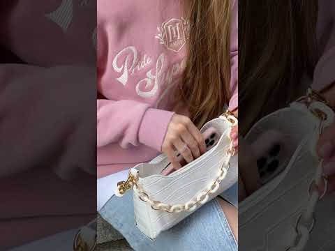 Жіноча маленька сумка 10147 багет біла, видео 1