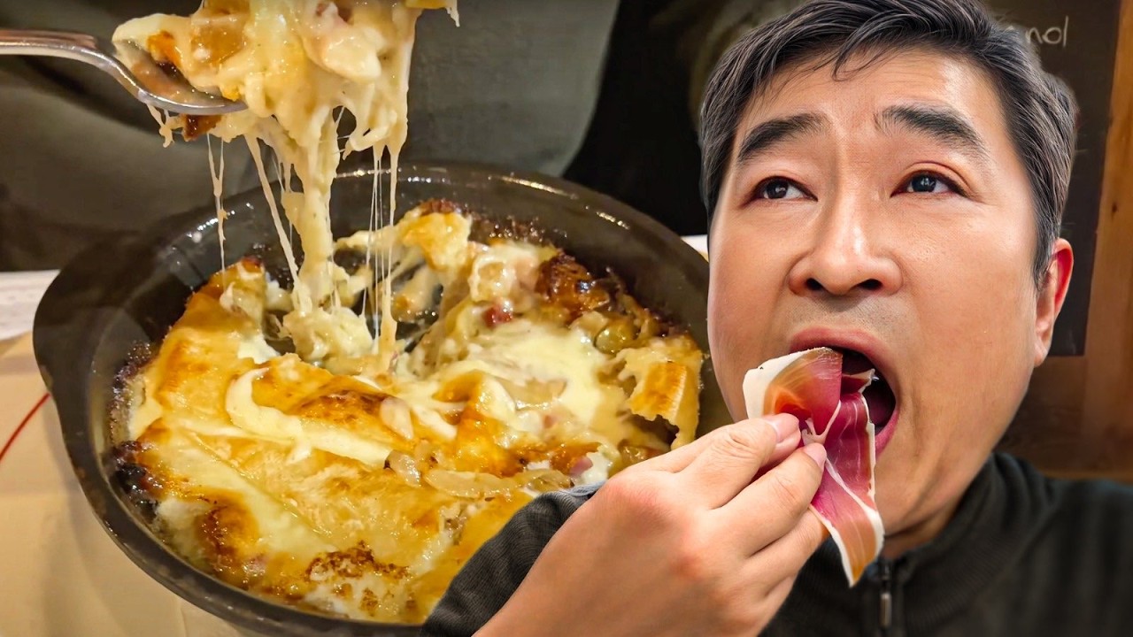 Il goûte LA RACLETTE et LA TARTIFLETTE (en Haute-Savoie)