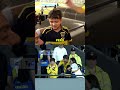 QUERÍA LA CAMISETA DE FLORES... ¡Y SE LA DIERON A SU HERMANO!