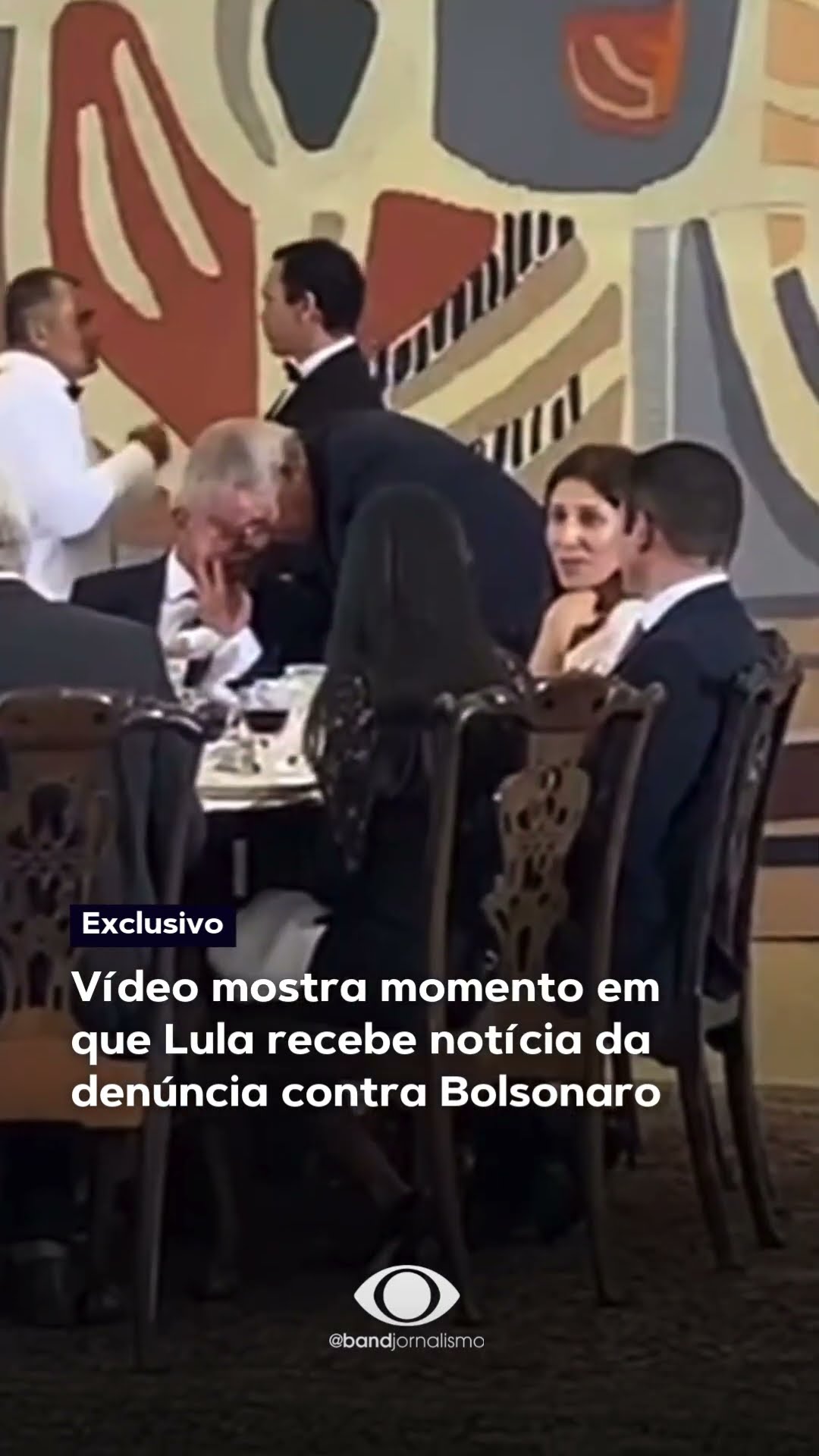 Vídeo mostra momento em que Lula recebe notícia da denúncia contra Bolsonaro #shorts