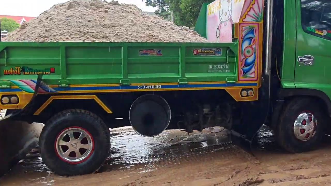 ฝนตกชุ่มช่ำกันเลยงานบุญที่วัดบ้านกรวด