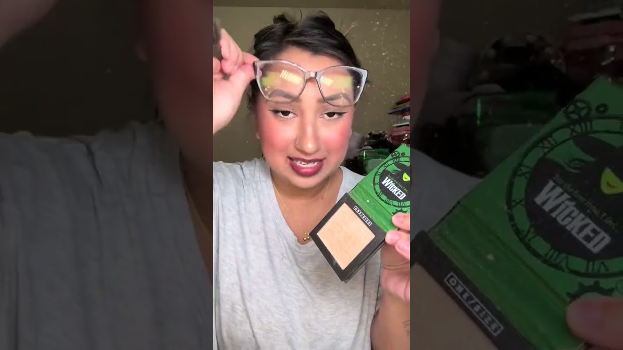 Last chance to get SIZE BEAUTY x For Good highlighter defy gravity on sale before it sells out ✨