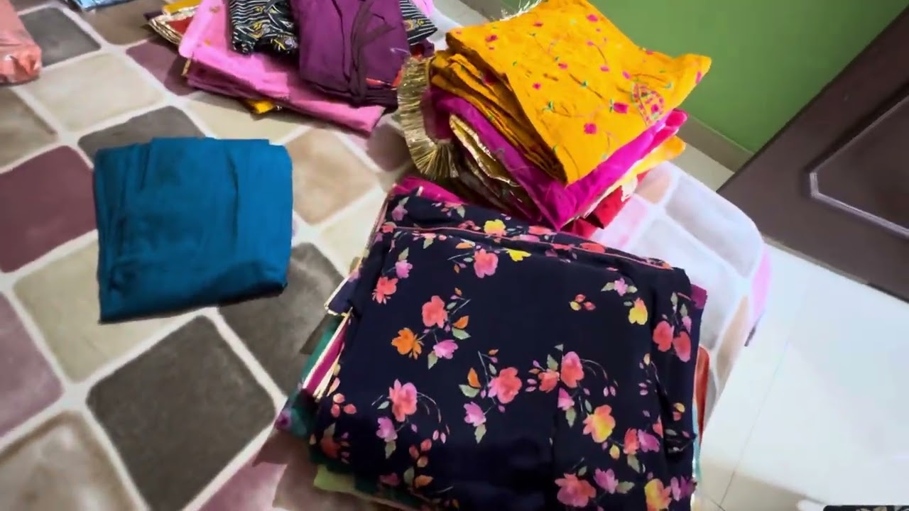 Sile hue sut kisi ko chiye to aap booking karva sakte hai =7726928551