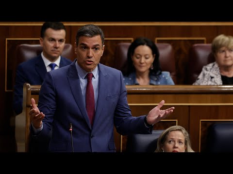 Sánchez baja el IVA de la luz del 10% al 5% tras el fiasco en las andaluzas