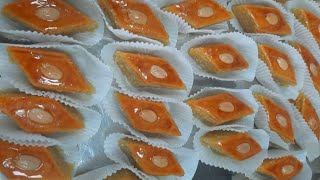 Paxlava.üzəri̇ Pariltili Paxlavanin Hazirlanmasi.