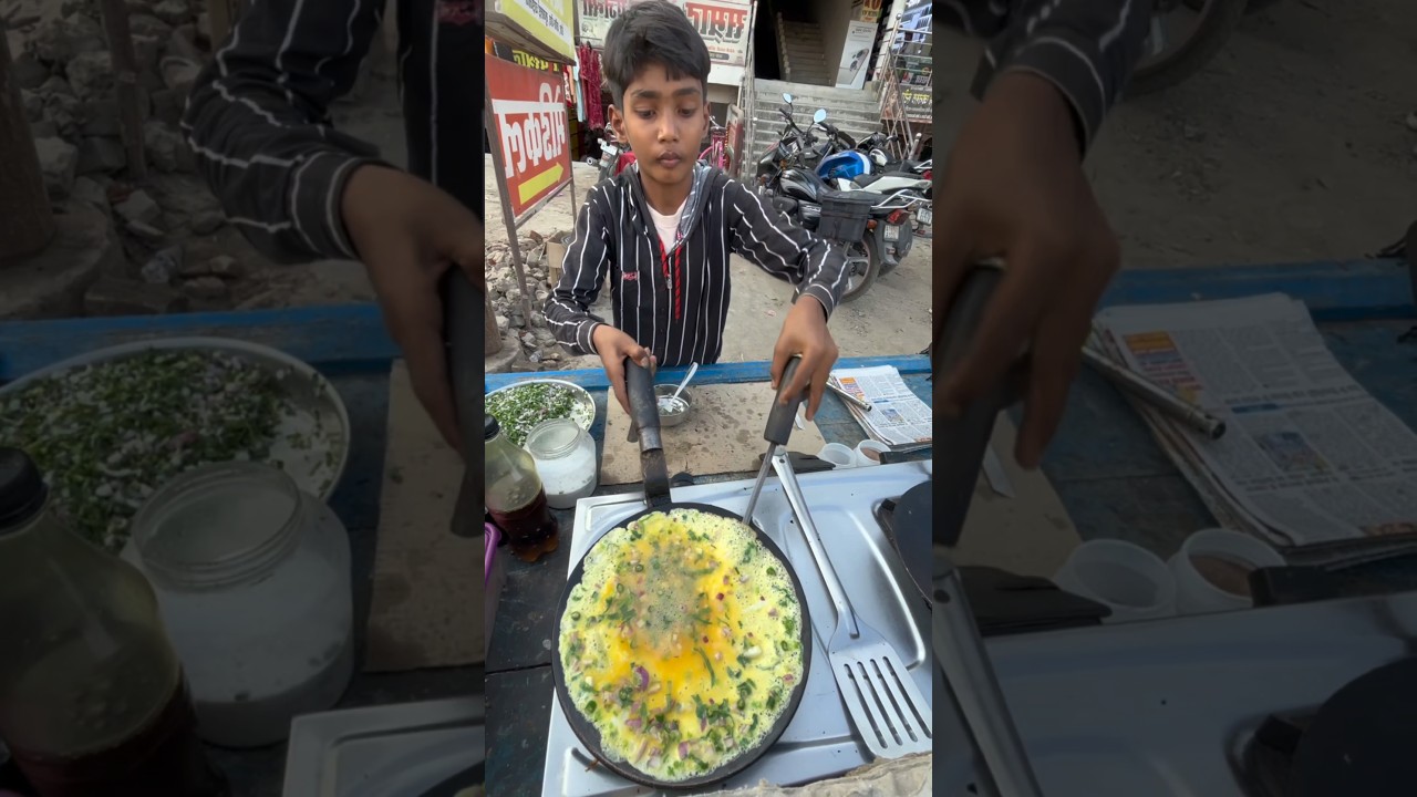 Omelette Boy Selling Expensive Omelette 🫠 #omelette #egg #streetfood