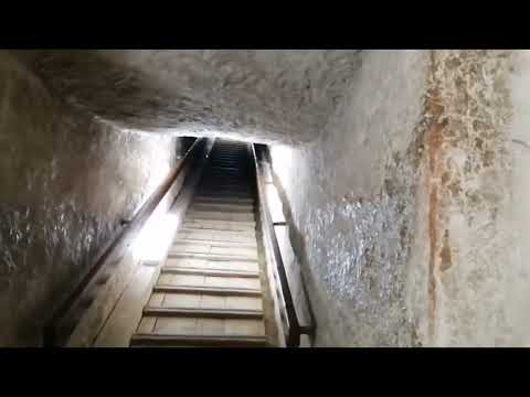 جولة داخل هرم الملك منكاورع مع شرح المرشد السياحي شادي حمدي