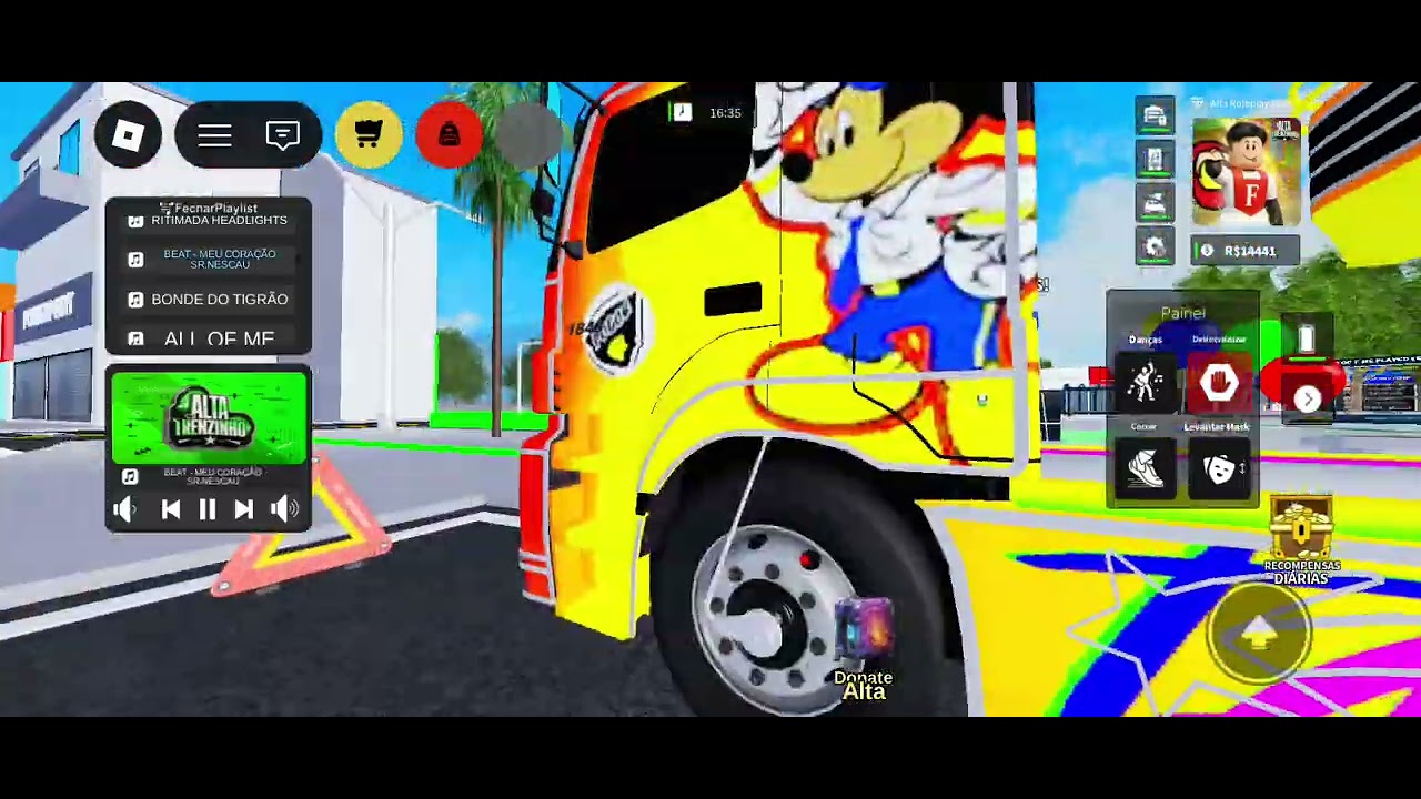 Eu dirigindo a carreta reboletion 