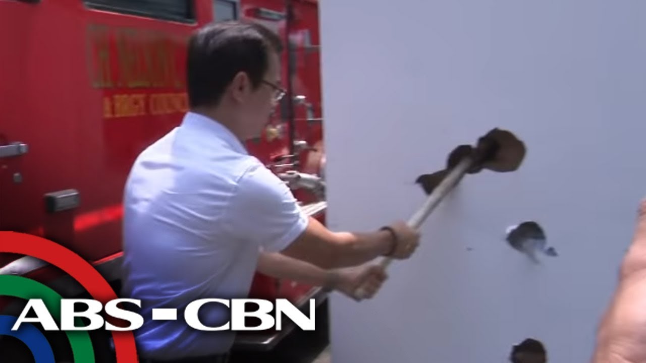 Mayor Isko leads destruction of unusually-placed village outpost | ANC