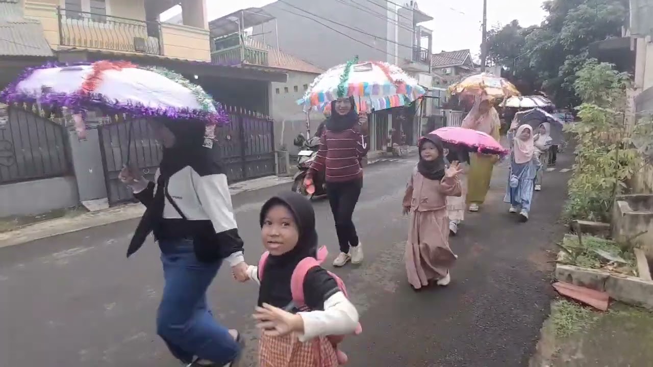 Tarhib Ramadhan TK Kebun Irmaya - Pawai dengan hiasan payung