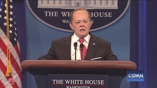 Melissa McCarthy plays Sean Spicer on \\