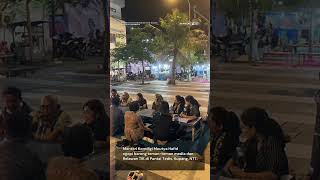 Menteri Komdigi Ngopi Bareng Teman-Teman Media, Dan Relawan Tik Di Pantai Tedis, Kupang, Ntt.