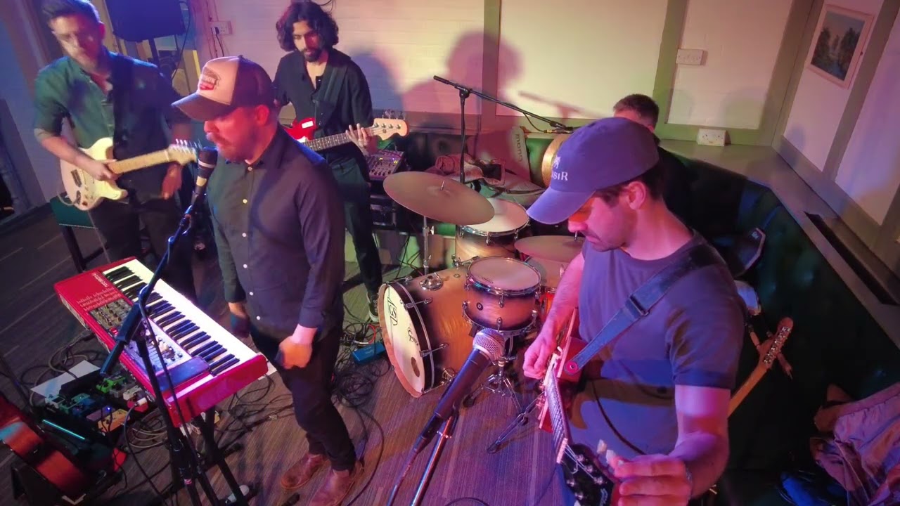 Eddy Smith & The 507 - Strangers