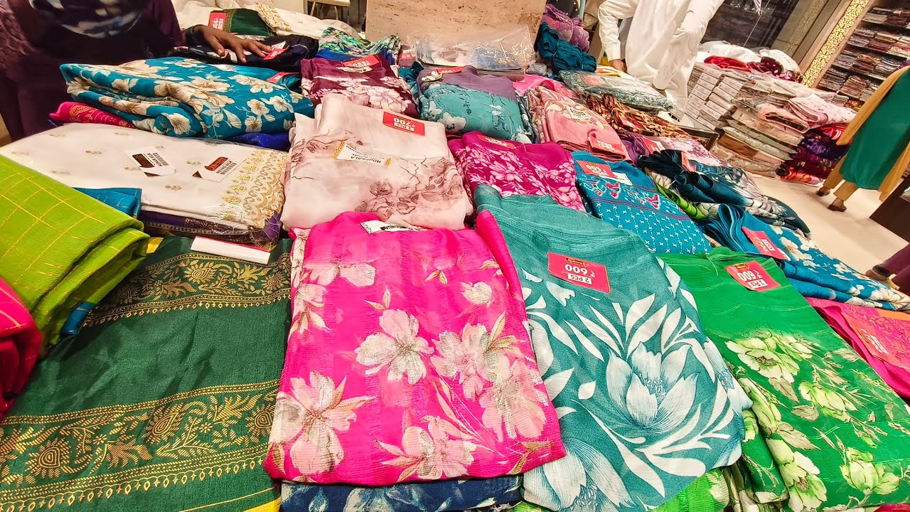 Новейшие коллекции сари в торговом центре Мангалья 👌🤩 1+1 сари по акции 🤗, 2 сари за 450 000 рупи...