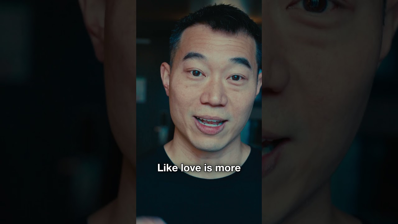 Три точки зрения на коричневое пальто