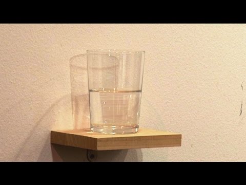 Un vaso de agua, entre las controvertidas obras de ARCO 2015