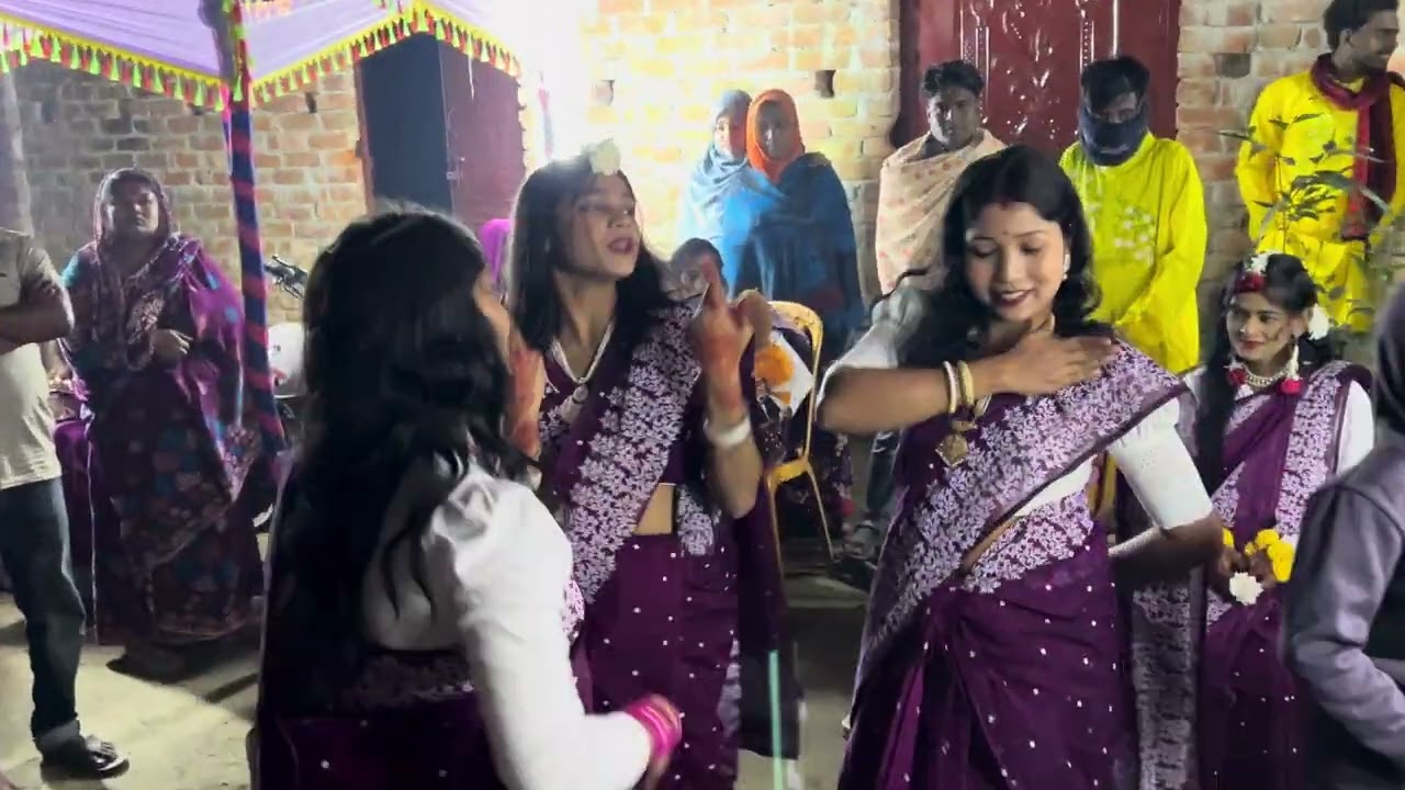 হিন্দু বিয়ের গায়ে হলুদের নাচ