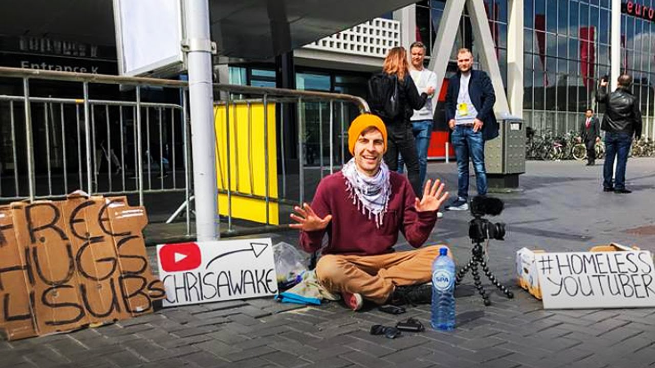 FREE HUGS 4 SUBS at VidCon Europe 2017