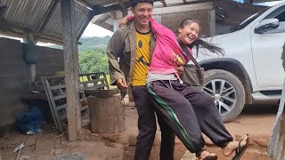 Sib Ncaim Ib Hnub Zoo Li Ib Hli