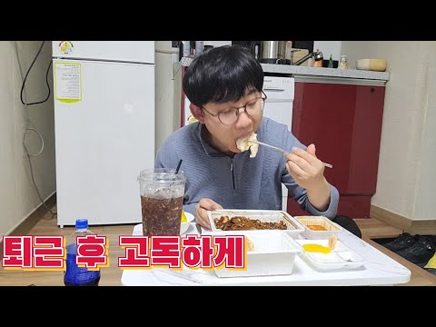 A 37-year-old solo diner ends the day with jajangmyeon.
