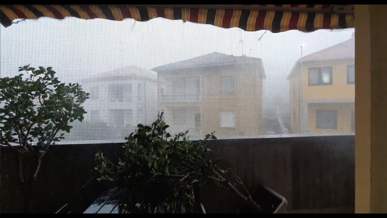 Vigevano, altre immagini del ciclone Poppea visto dalle finestre di due abitazioni