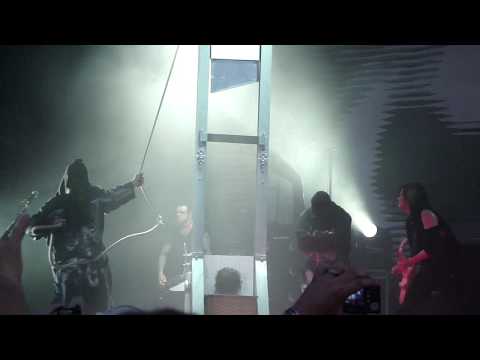 Alice Cooper Beheaded By A Guillotine (Live in Charlotte NC) HD