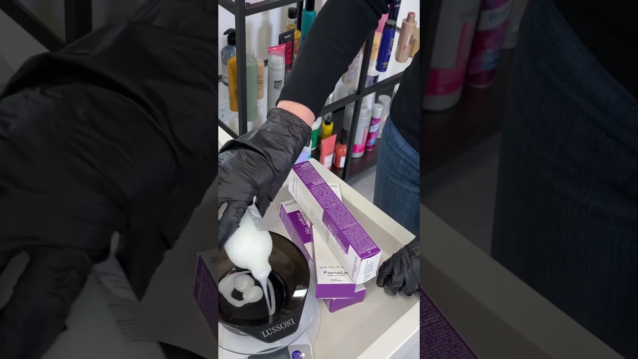 Wielowymiarowy, jasny, chłodny odcień włosów blond. Fanola No Yellow Color 👩🏼 