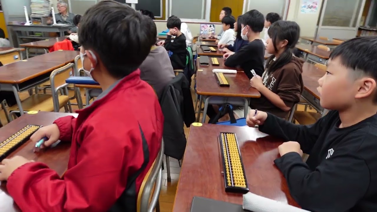 授業風景 - 笠寺高等珠算学校 | 名古屋市南区戸部町のそろばん・暗算教室