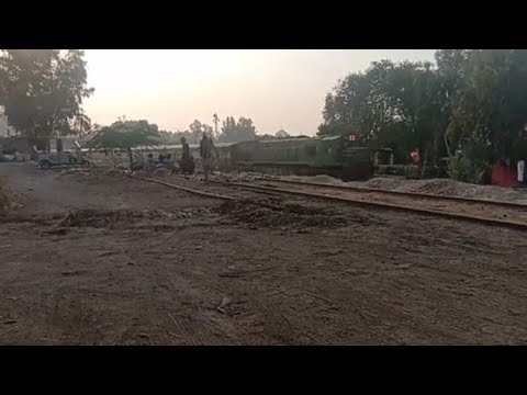 Azhar Rohri Hazara Express up arrived at Rohri city - YouTube
