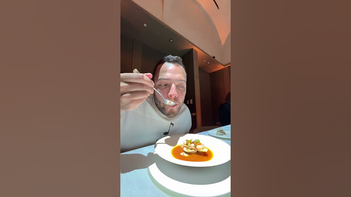 FOMOS NUM RESTAURANTE QUE UM BONEQUINHO COZINHA PRA VOCÊ