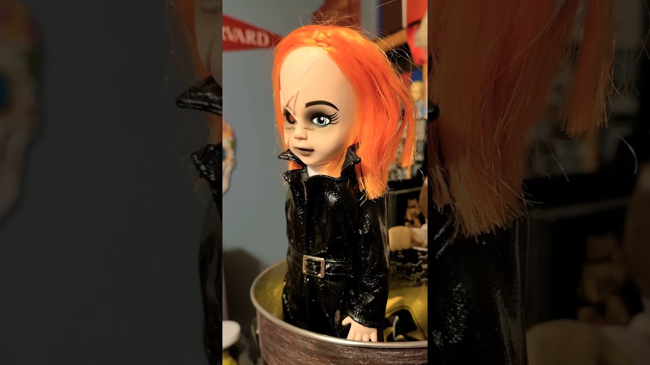 Living Dead Dolls IRIS! #horror - YouTube