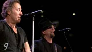 The Boss and the Byrd - Roger McGuinn Discusses Collabertion with Springsteen chords