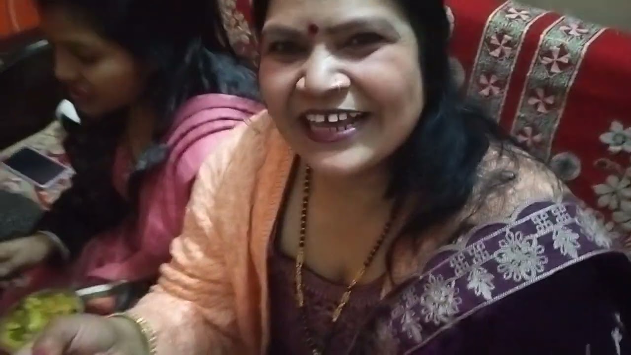 सारी फ्रेंड मिलकर कर रहे हैंपार्टी इंजॉय 🥰❤️❤️🎉🎉🙏