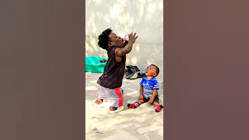Vituko Vya Mtukufu Anywa Maziwa Ya Mtoto 
