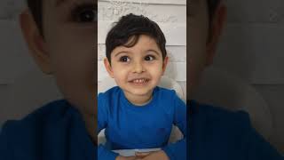 Pijamaskeliler , Muhammet Yiğit In Bakkalından Şeker Ve Çikolata Alıyor .