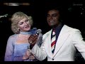 Capture de la vidéo Johnny Mathis And Line Renaud - Sing A Song . In Paris . 1975 .