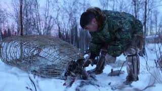 Оленеводы ханты на рыбалке (вся рыба на прикорм оленям)