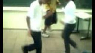 Psy rebolation na sala de aula JODE 2