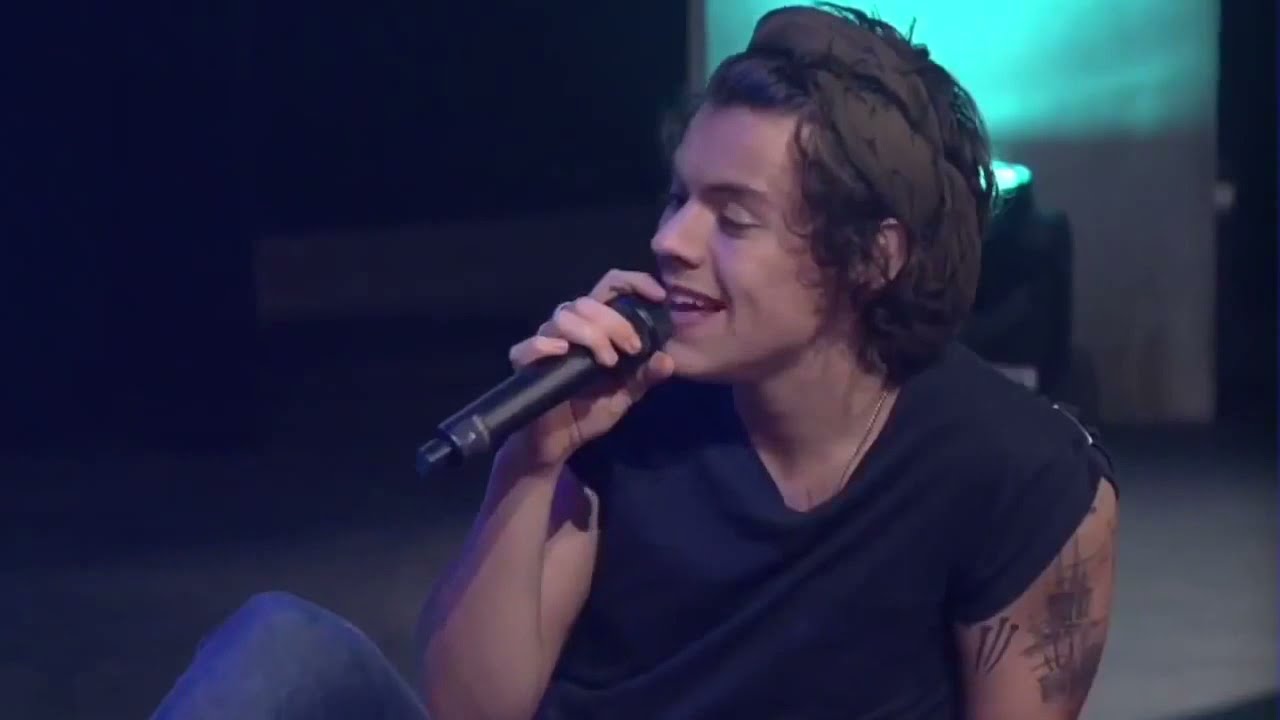 Larry Stylinson Serenading Each other Compilation | Moments iconic