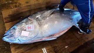 How Taiwan's most professional bluefin tuna cutter cut a huge bluefin tuna in 3 minutes