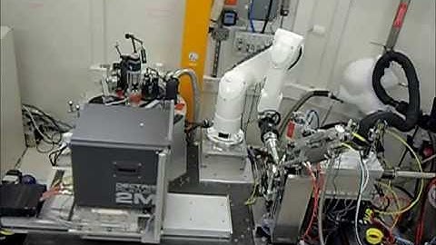 RoboDiff: combining a sample changer and goniometer for highly automated crystallography